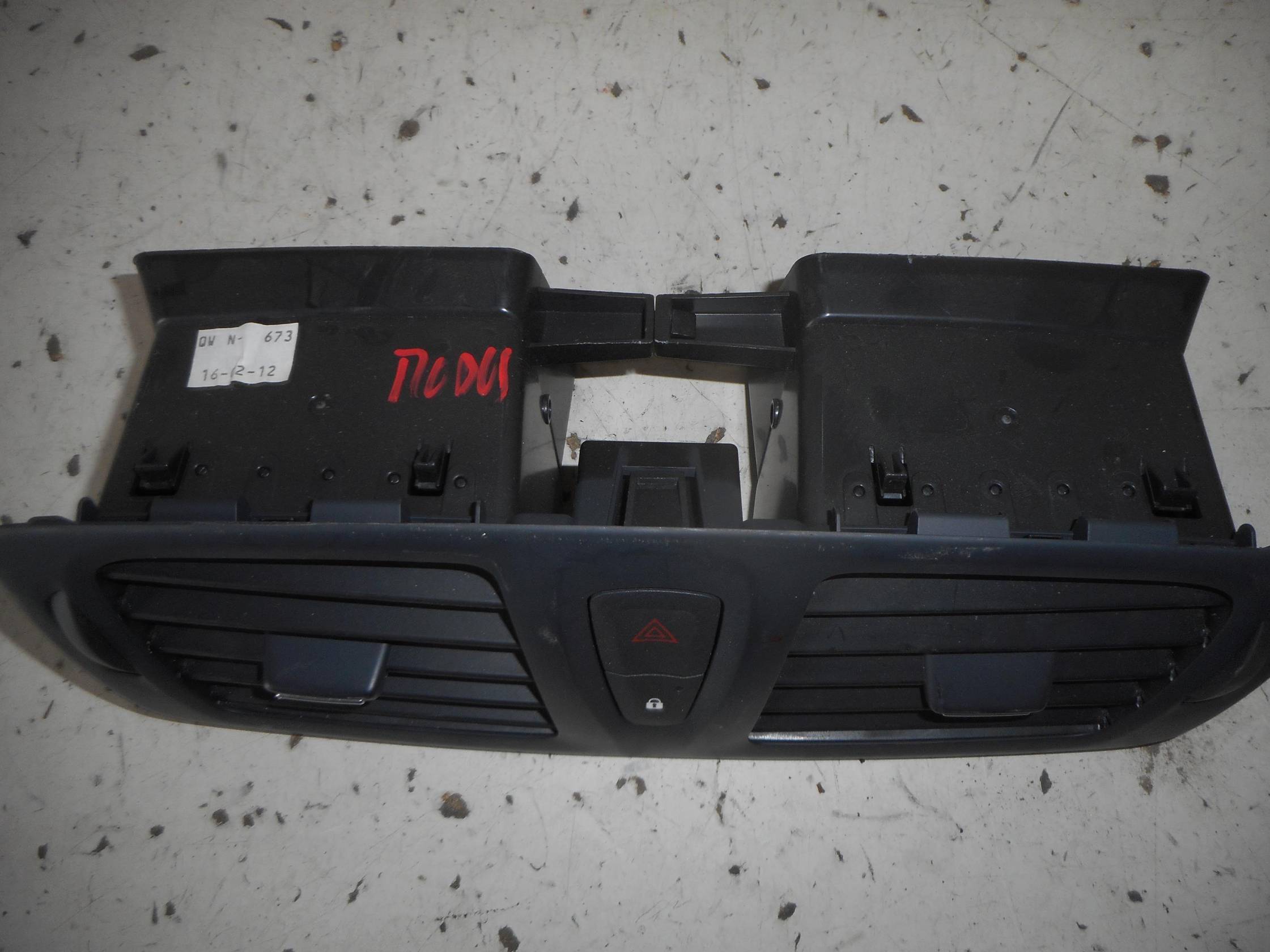 Bocchetta aria lat. cruscotto sx.